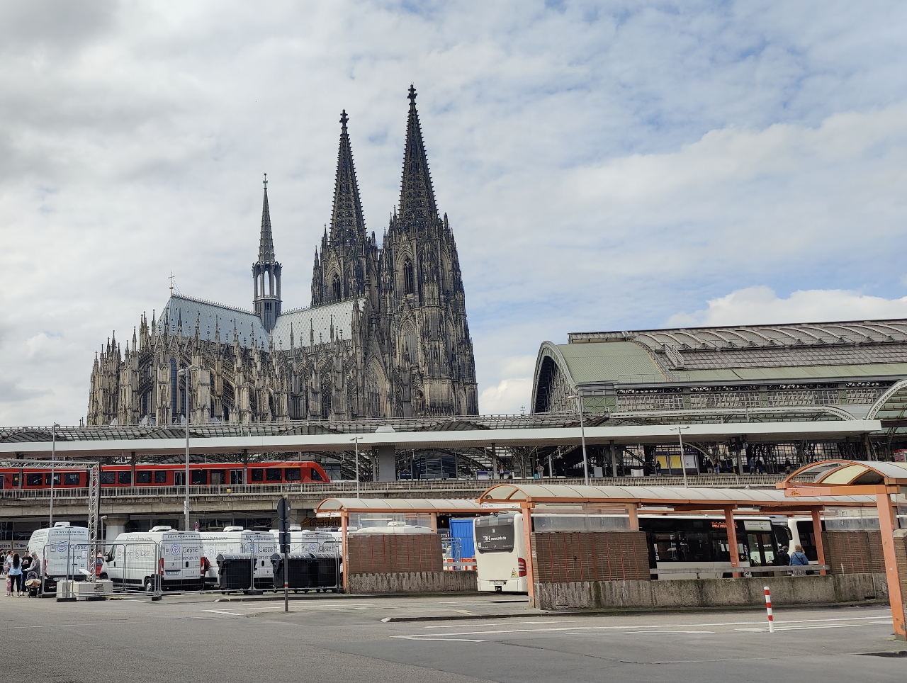 "Viele Bäche und doch nur ein R(h)einfall" (Ausflug nach Köln/ Spaziergang Altstadt Süd)