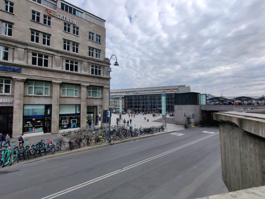 "Viele Bäche und doch nur ein R(h)einfall" (Ausflug nach Köln/ Spaziergang Altstadt Süd)