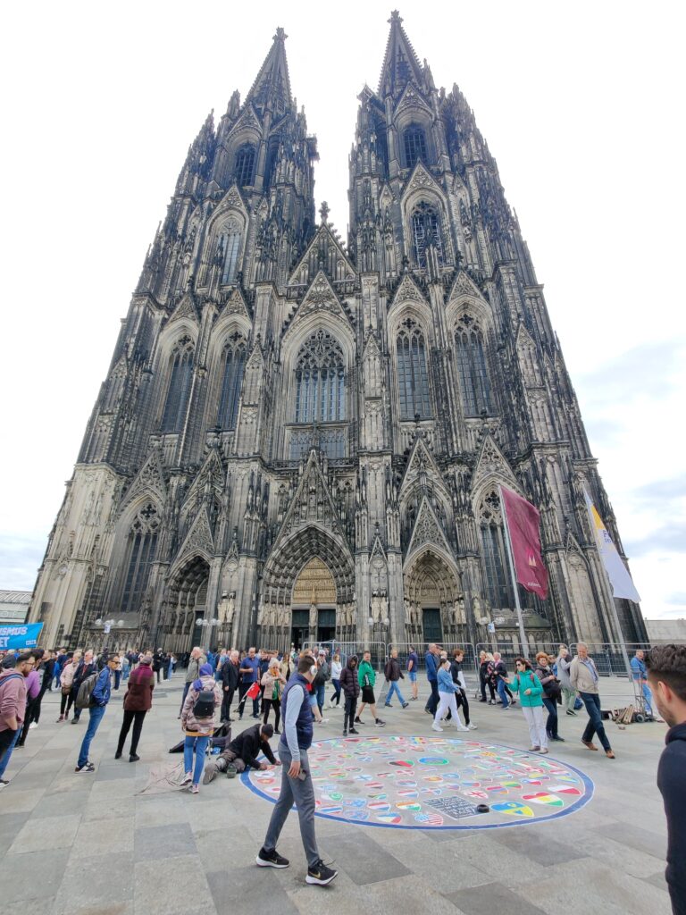 "Viele Bäche und doch nur ein R(h)einfall" (Ausflug nach Köln/ Spaziergang Altstadt Süd)