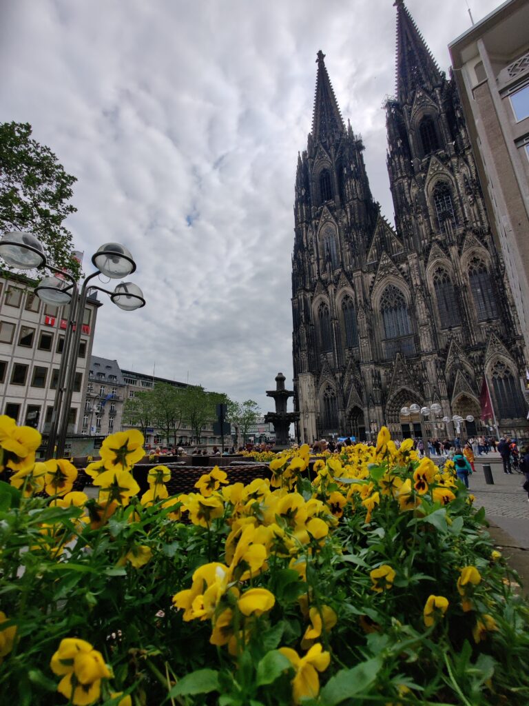 "Viele Bäche und doch nur ein R(h)einfall" (Ausflug nach Köln/ Spaziergang Altstadt Süd)