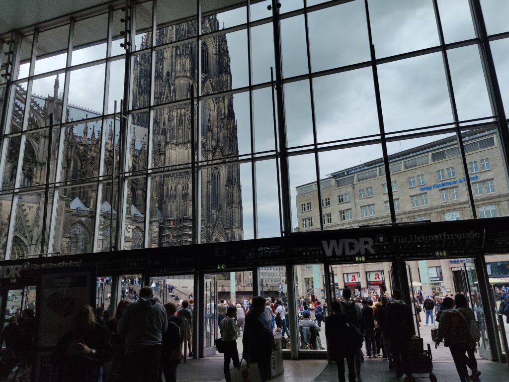 "Viele Bäche und doch nur ein R(h)einfall" (Ausflug nach Köln/ Spaziergang Altstadt Süd)