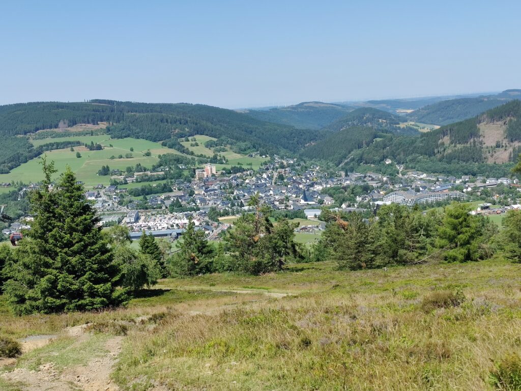 Wanderung von Bestwig nach Meschede/Wanderung  Willingen mit Begehung Skywalk, Juli 2023