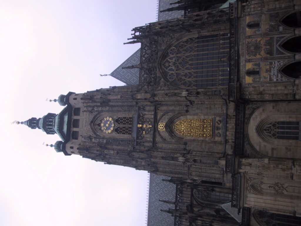Kirchenarchitektur und Eindrücke aus dem Veitsdom, Reisefoto Prag Dezember 2003