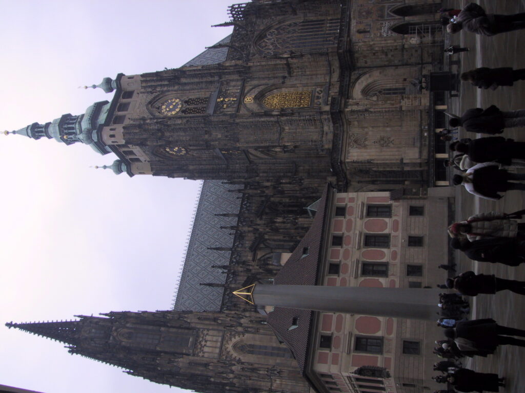 Kirchenarchitektur und Eindrücke aus dem Veitsdom, Reisefoto Prag Dezember 2003
