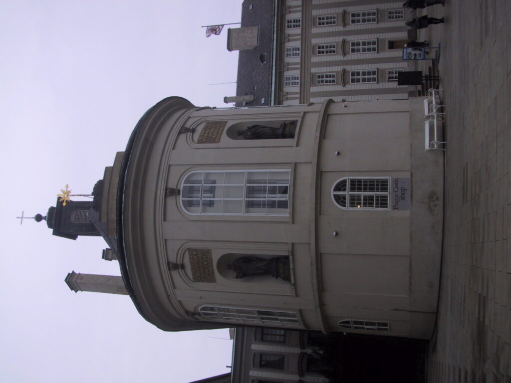Glasfenster, Kuppeln und weitere Architekturdetails, Reisefoto Prag Dezember 2003