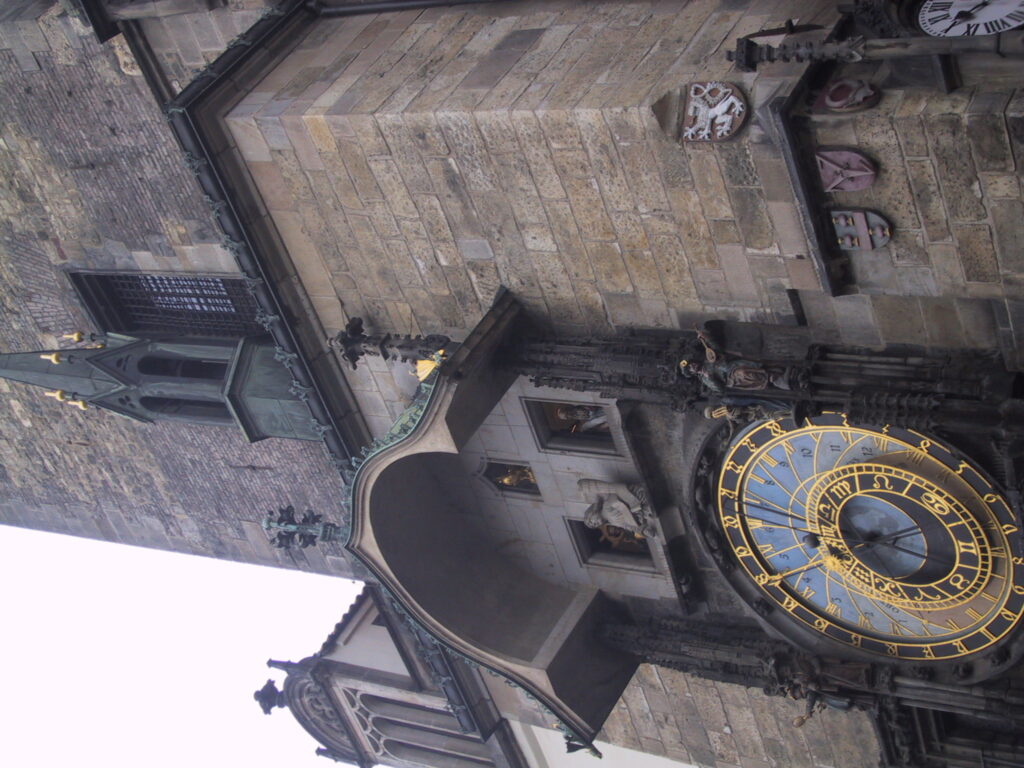 Denkmäler, Fassaden und die Prager Rathausuhr, Reisefoto Prag Dezember 2003