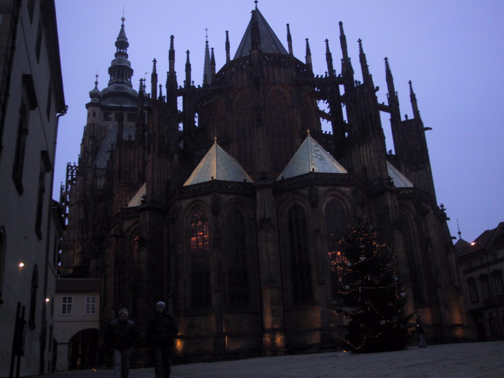 Prager Abendstimmung und die Burg, Reisefoto Prag Dezember 2003