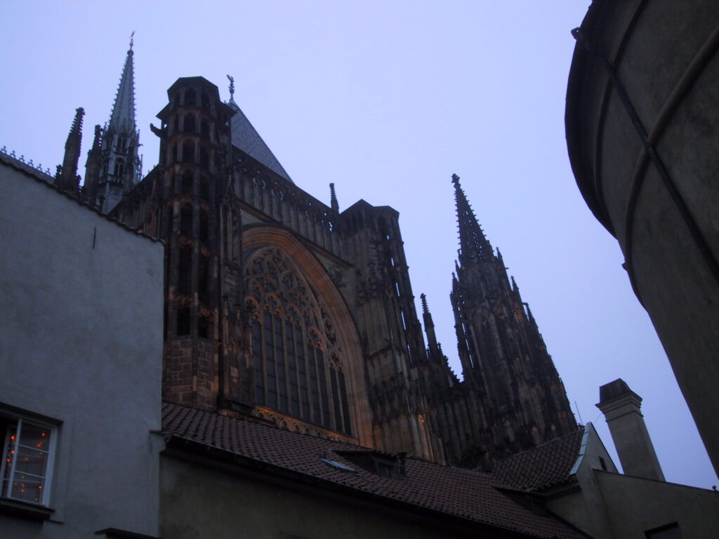 Spätnachmittagsstimmung und Baukunst in der Burg, Reisefoto Prag Dezember 2003