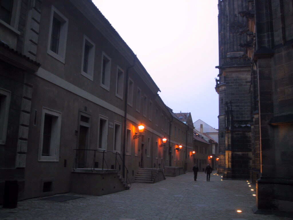 Spätnachmittagsstimmung und Baukunst in der Burg, Reisefoto Prag Dezember 2003