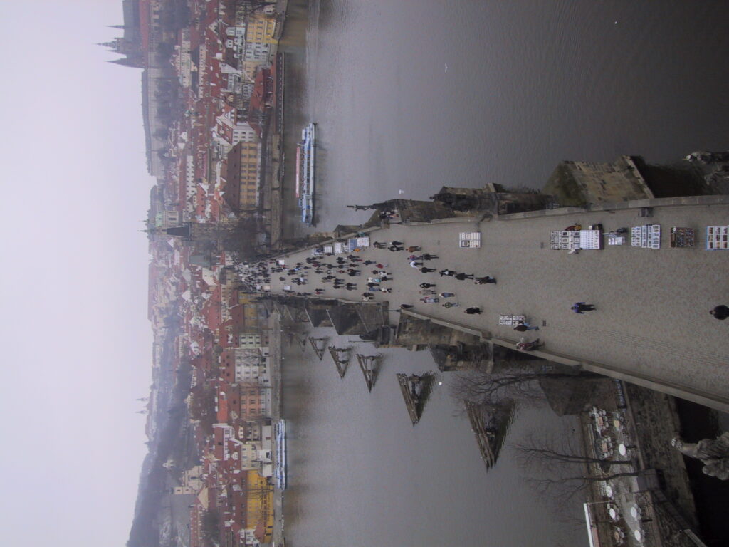 Brückenskulpturen und Moldaublicke, Reisefoto Prag Dezember 2003