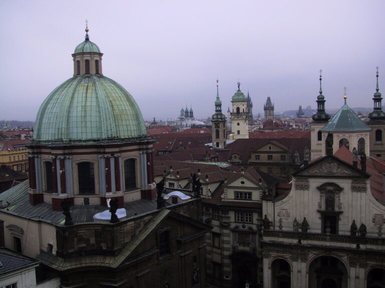 Blicke über Dächer und Moldau, Reisefoto Prag Dezember 2003