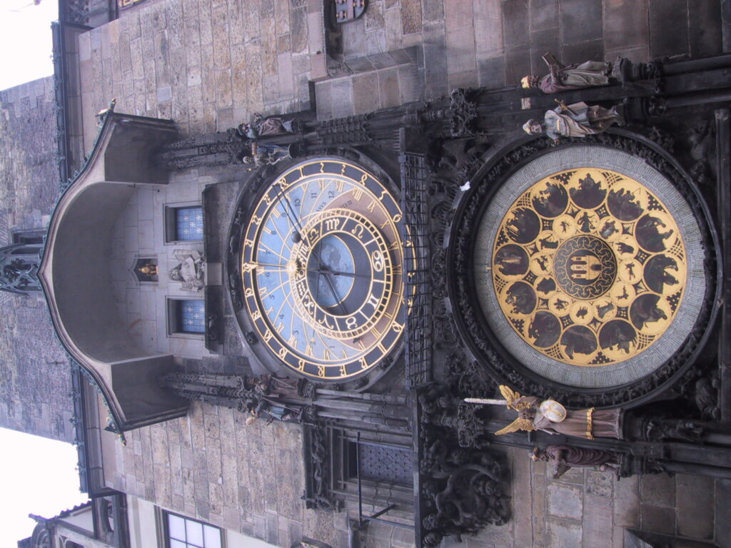 Astronomische Uhr und Kirchen am Altstädter Ring, Reisefoto Prag Dezember 2003
