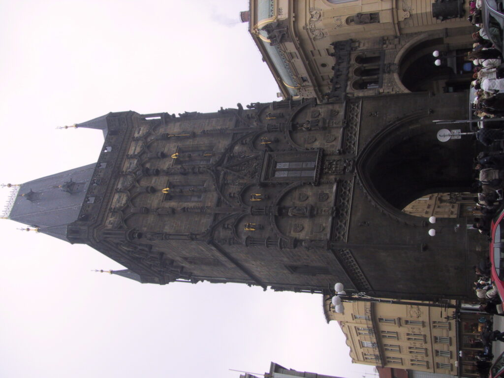 Türme, Portale und Fassaden im Stadtzentrum, Reisefoto Prag Dezember 2003