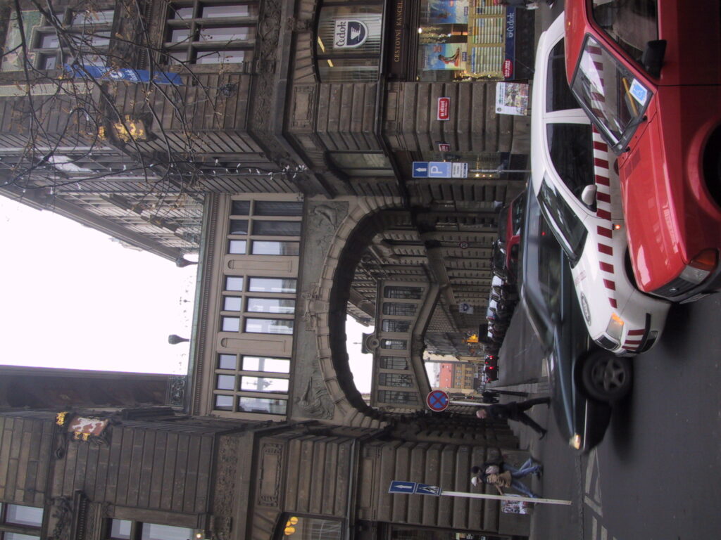 Türme, Portale und Fassaden im Stadtzentrum, Reisefoto Prag Dezember 2003