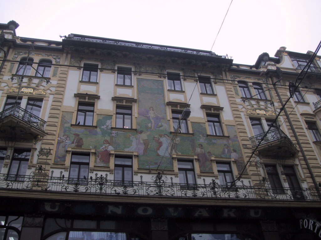 Türme, Portale und Fassaden im Stadtzentrum, Reisefoto Prag Dezember 2003