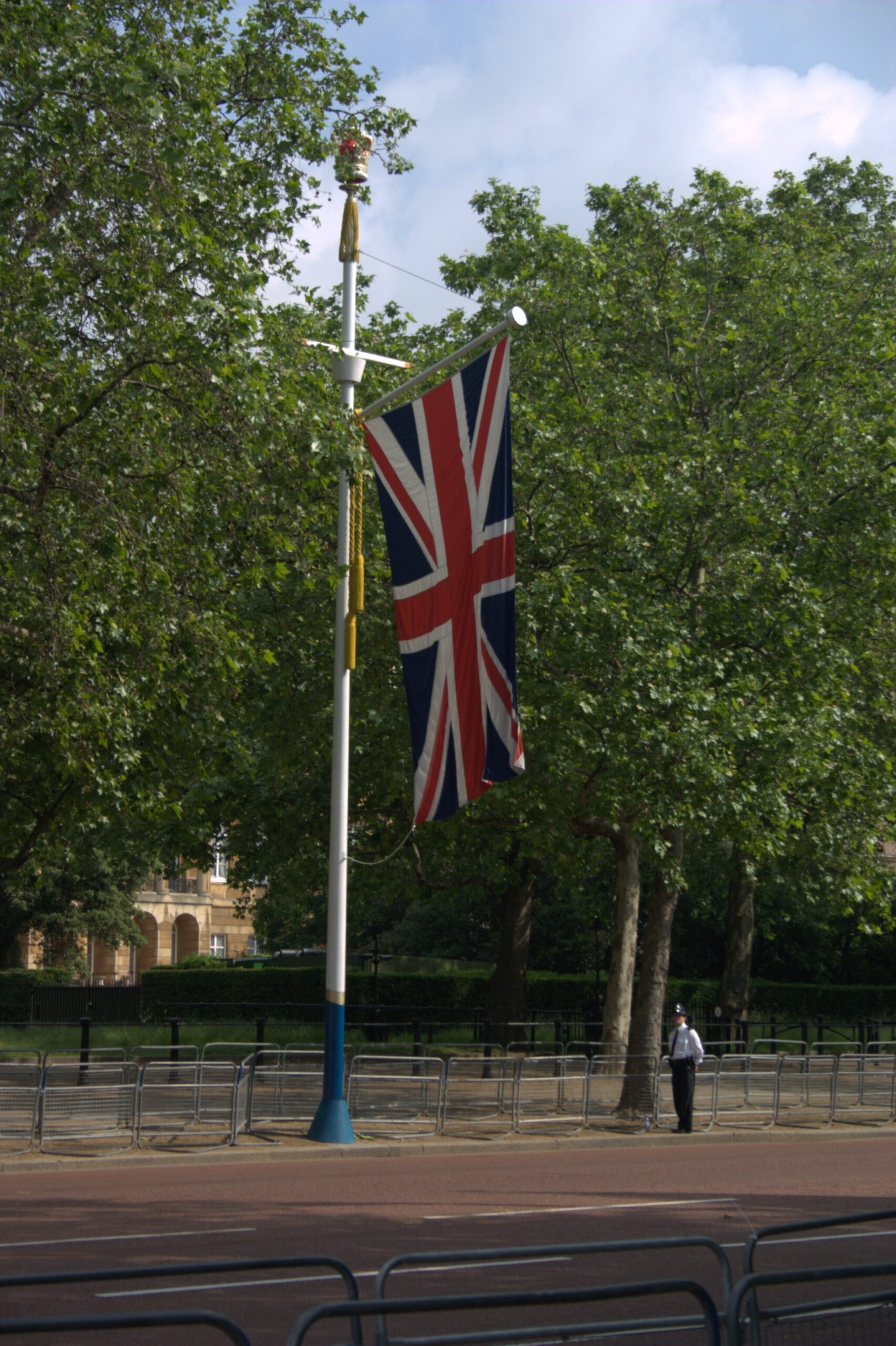 London zwischen Denkmälern, Parkanlagen und britischen Flaggen