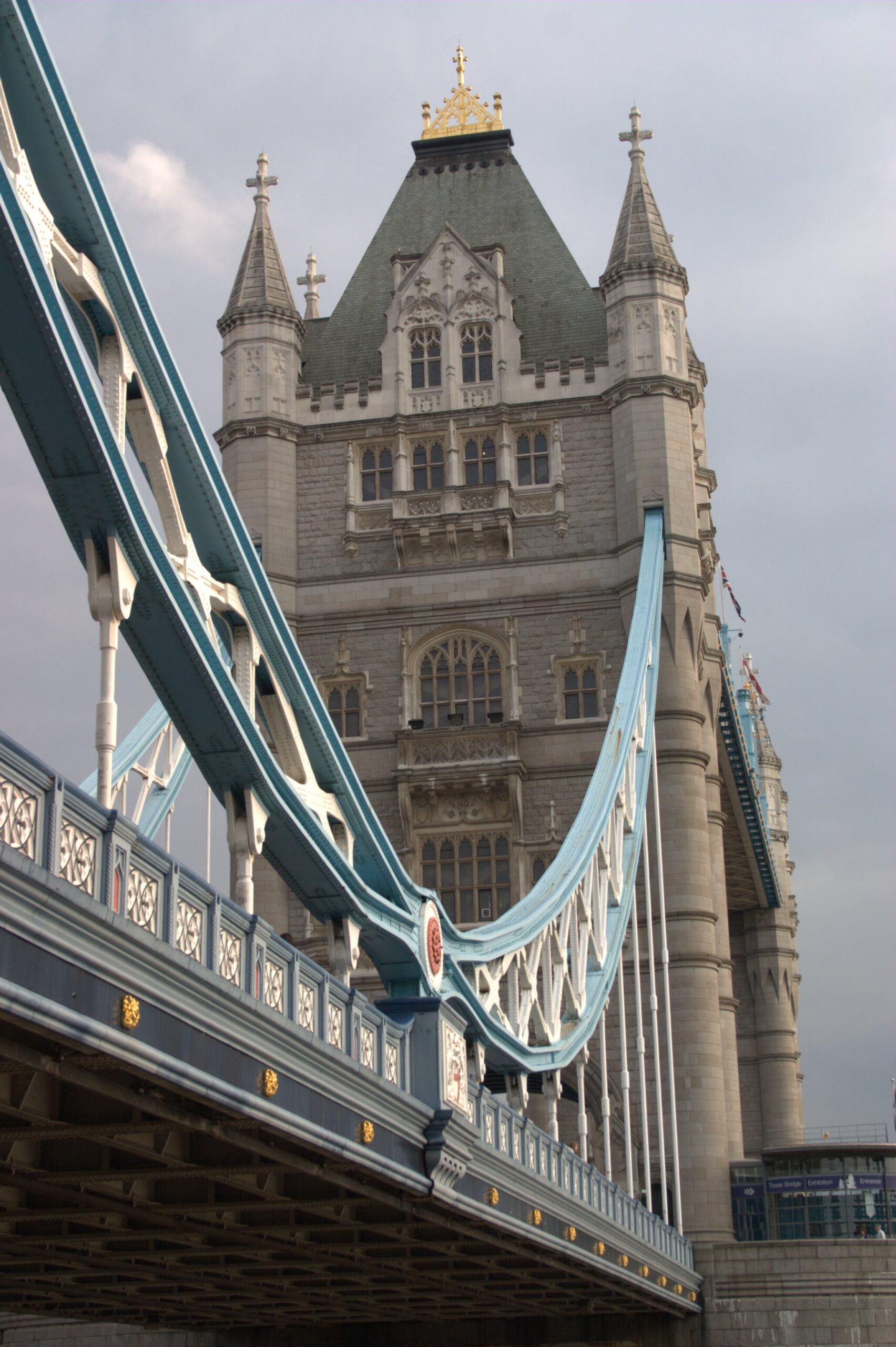 An der Tower Bridge – mit Fotos von mir vor dem Wahrzeichen
