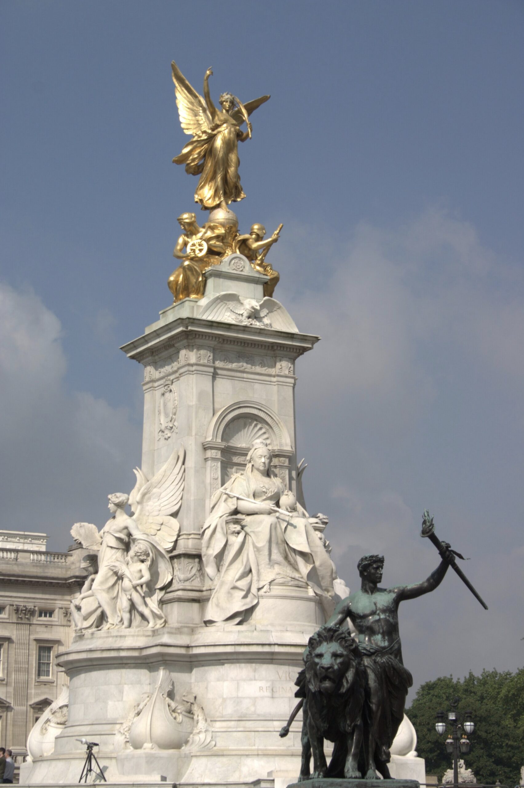 Trafalgar Square, National Gallery und Londoner Doppeldeckerbusse